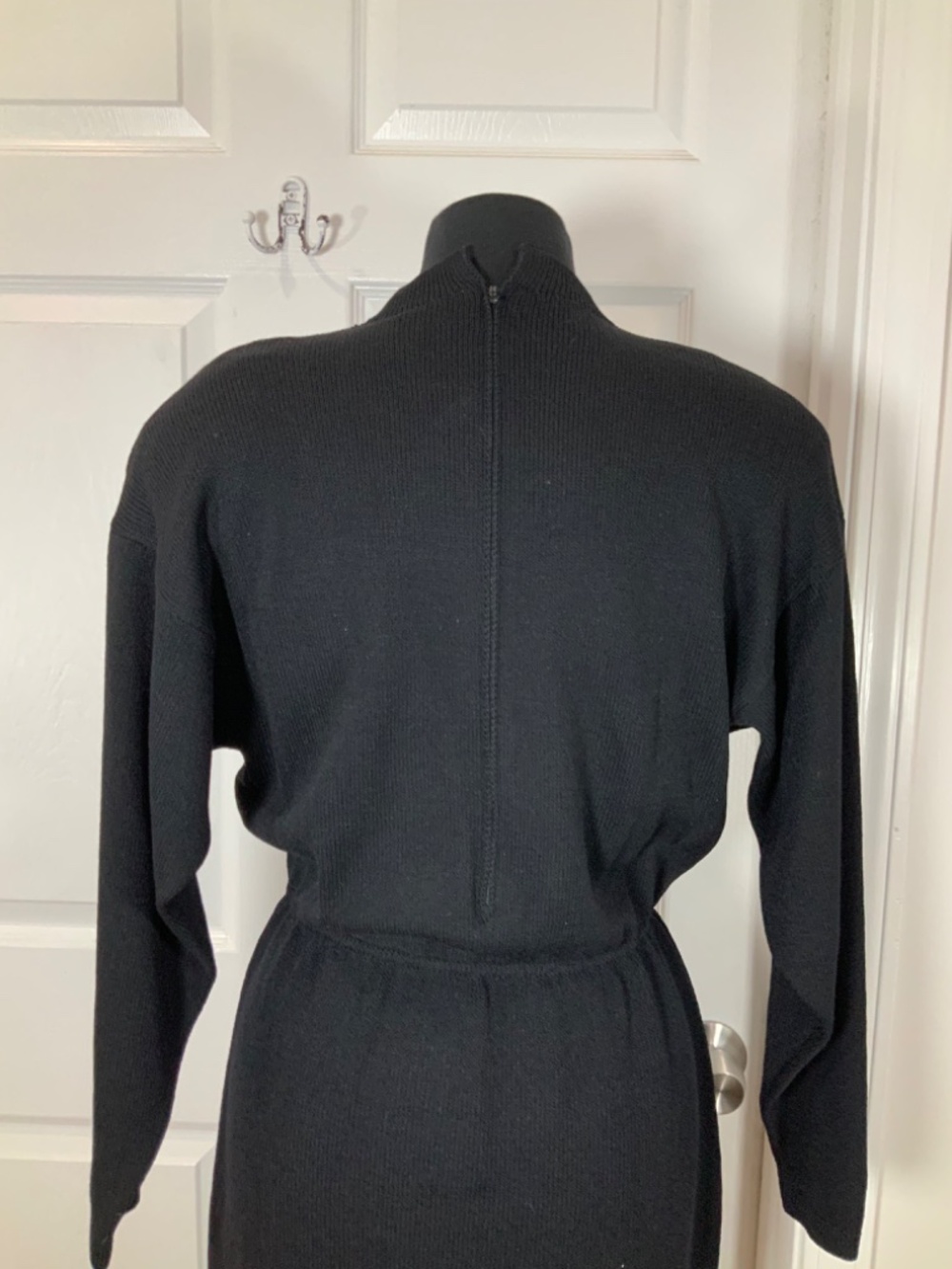 Vintage St. John Black Knit Sheath Dress Long Sleeve Quiet Luxury Size 8 - Picture 5 of 8